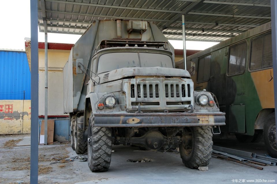难得一见的吉尔131 实拍香河收藏家车库_卡车之家app