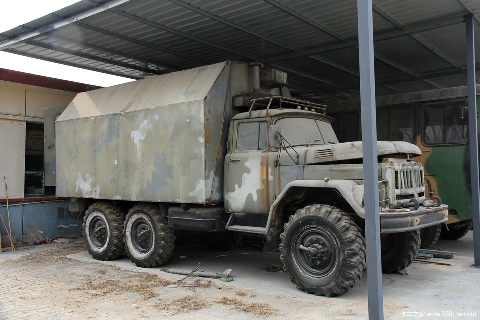难得一见的吉尔131 实拍香河收藏家车库_卡车之家app