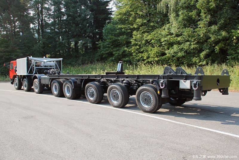 蜈蚣巨兽16条腿 1132马力太拖拉底盘车