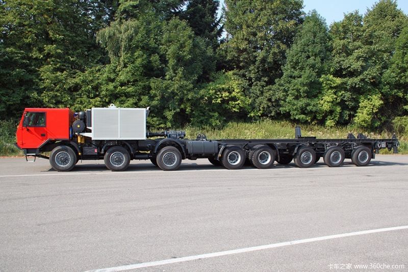 蜈蚣巨兽16条腿 1132马力太拖拉底盘车