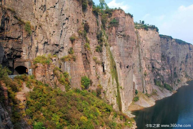 胆小莫看! 全中国最险的7条挂壁公路