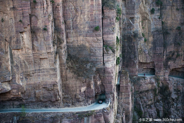 胆小莫看! 全中国最险的7条挂壁公路
