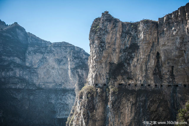 胆小莫看! 全中国最险的7条挂壁公路