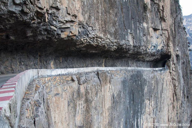 胆小莫看! 全中国最险的7条挂壁公路