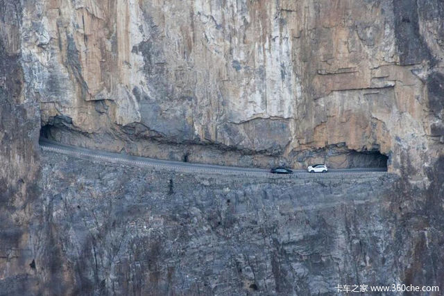 胆小莫看! 全中国最险的7条挂壁公路
