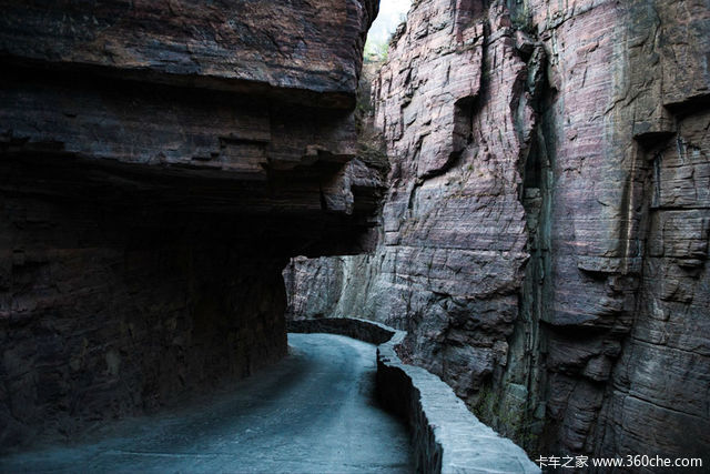 胆小莫看! 全中国最险的7条挂壁公路