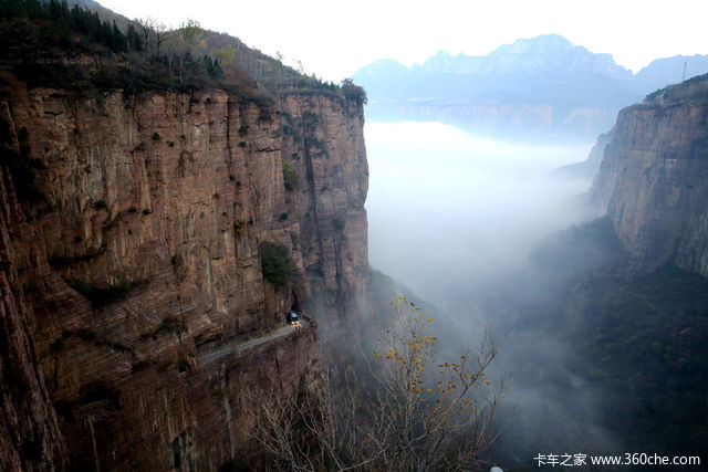 胆小莫看! 全中国最险的7条挂壁公路