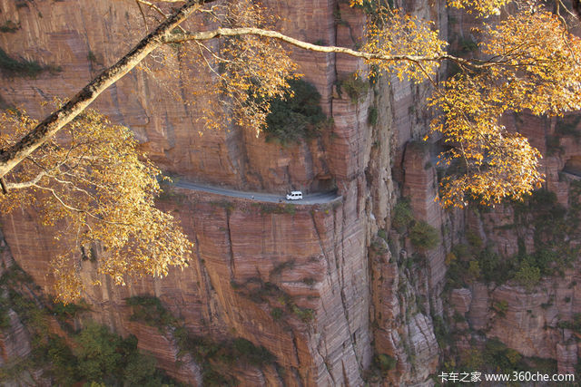 胆小莫看! 全中国最险的7条挂壁公路
