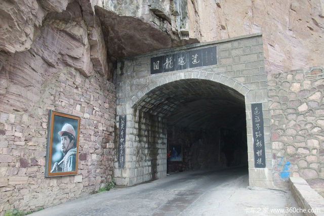 胆小莫看! 全中国最险的7条挂壁公路