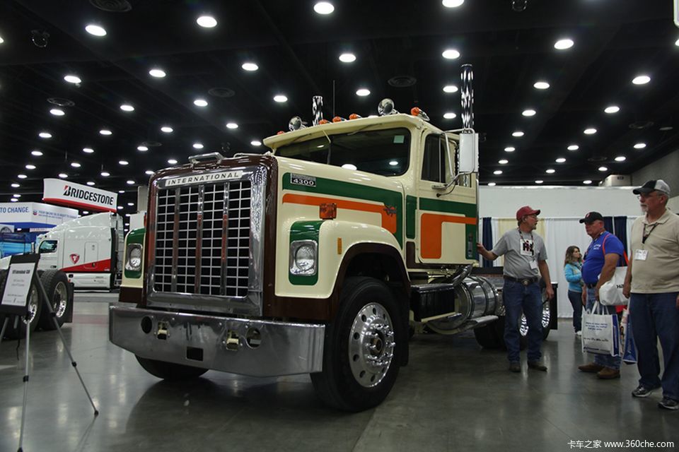 29  这辆车是万国牌4300,出产于1979年.