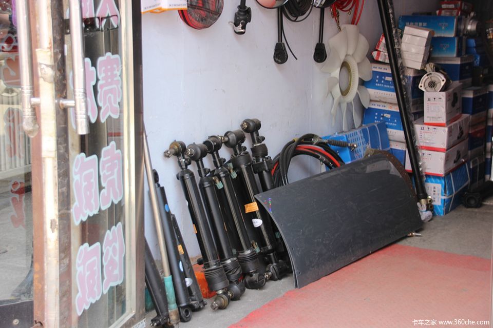 轻松组装一辆车 长春汽贸城配件种类多