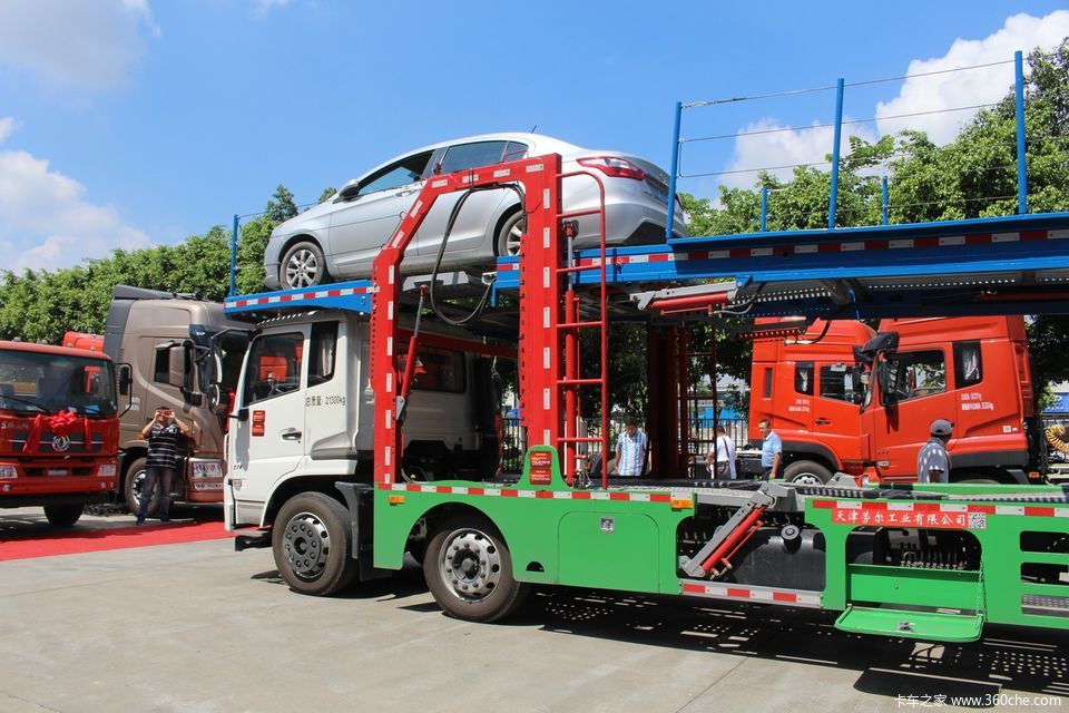 东风天锦中置轴轿运车 现场秀装车演示