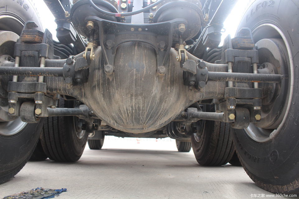 美女都试了把 陕汽中国车王挑战赛很燃 _卡车之家app