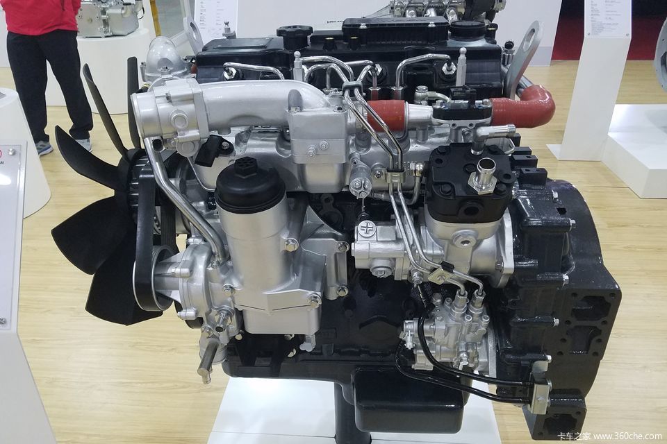 29  潍柴4缸发动机,主要用于轻卡车型上.