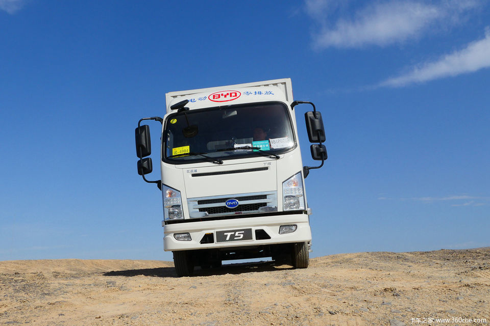 17方大货箱满载还能跑200km 比亚迪t5a电动轻卡为何这么牛?