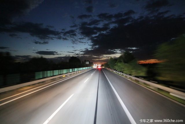 䵽2000һ߲˰˹ϣ֮·