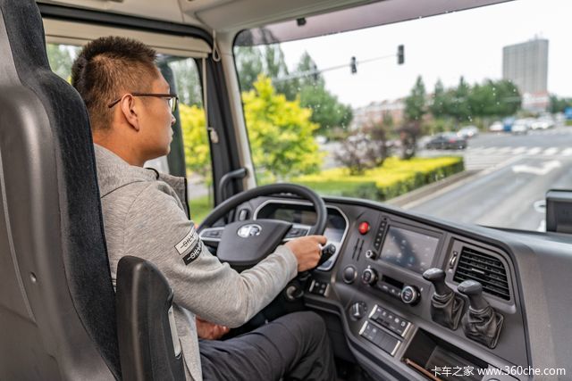 百万豪车,配置不输欧卡 卡友解放西北王的诗和远方