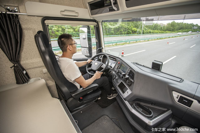 百万豪车,配置不输欧卡 卡友解放西北王的诗和远方