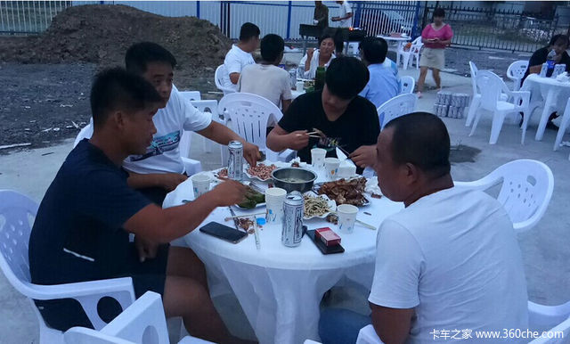 跃进全国用户BBQ联谊会：这个夏天，跃进和啤酒烧烤最配哦！