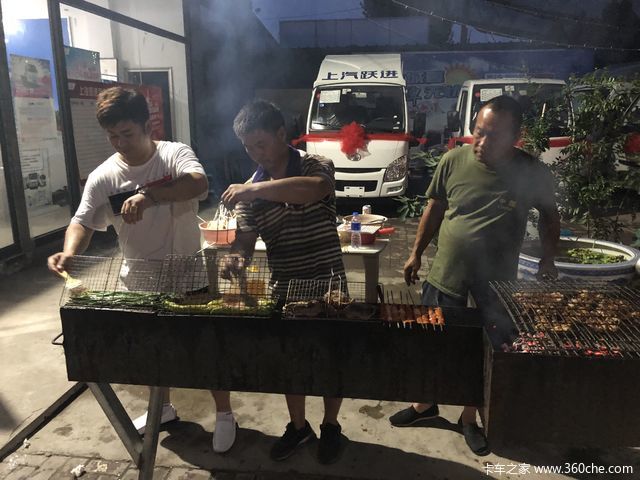 跃进全国用户BBQ联谊会：这个夏天，跃进和啤酒烧烤最配哦！