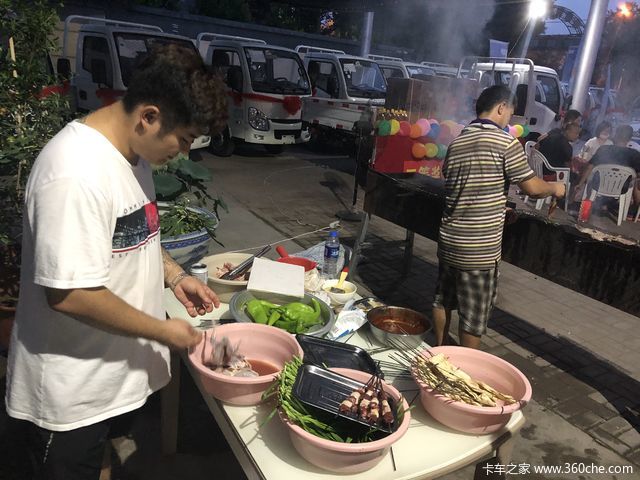 跃进全国用户BBQ联谊会：这个夏天，跃进和啤酒烧烤最配哦！