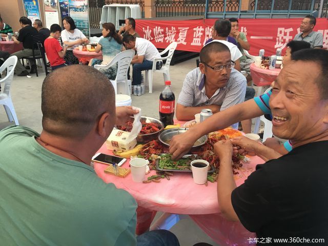 跃进全国用户BBQ联谊会：这个夏天，跃进和啤酒烧烤最配哦！