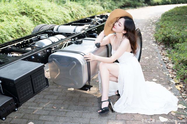 谁说只有小车配美女才养眼?这个我看就不错