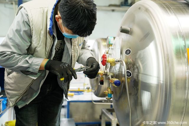 不锈钢如何变身LNG储罐?88道工艺,道道质检,真空抽7天!
