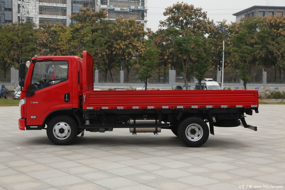 引爆全国!上汽跃进纪念版c500全国18站同步上市