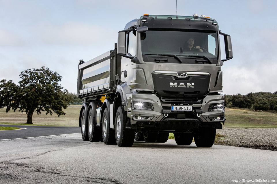 一如既往的硬汉 510马力的tgs 8x4自卸车有多"man"?